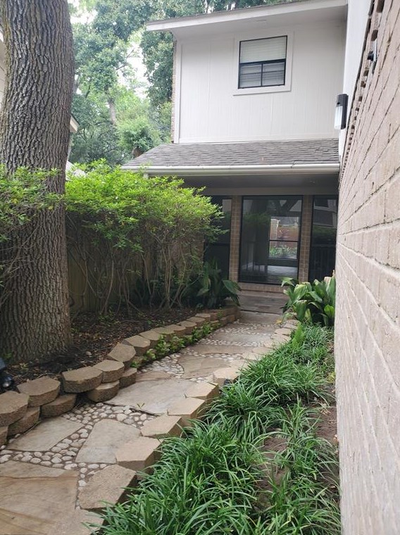 8025 Oakwood Ct, Houston, TX 77040-4428
