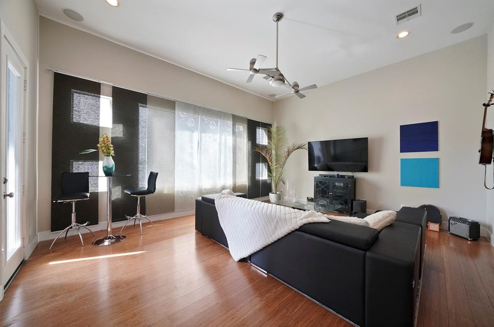 1817 Hickory St, Houston TX  77007-4178 exterior