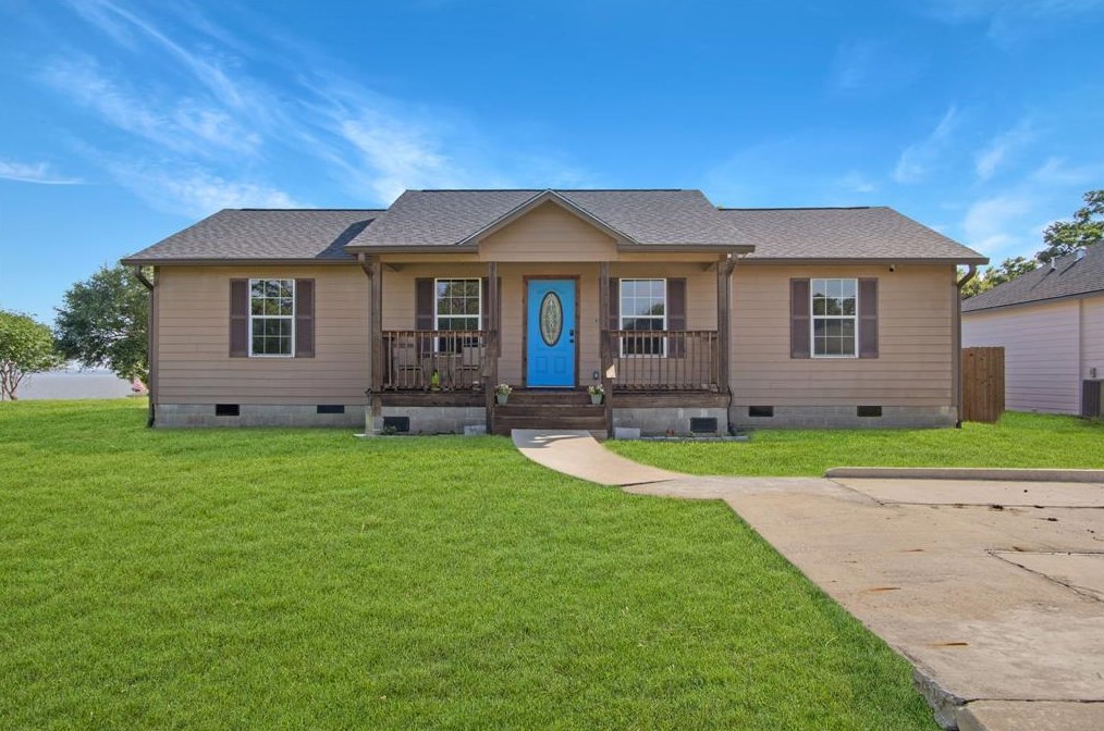 444 Legend Ln, Livingston, TX 77351-1082