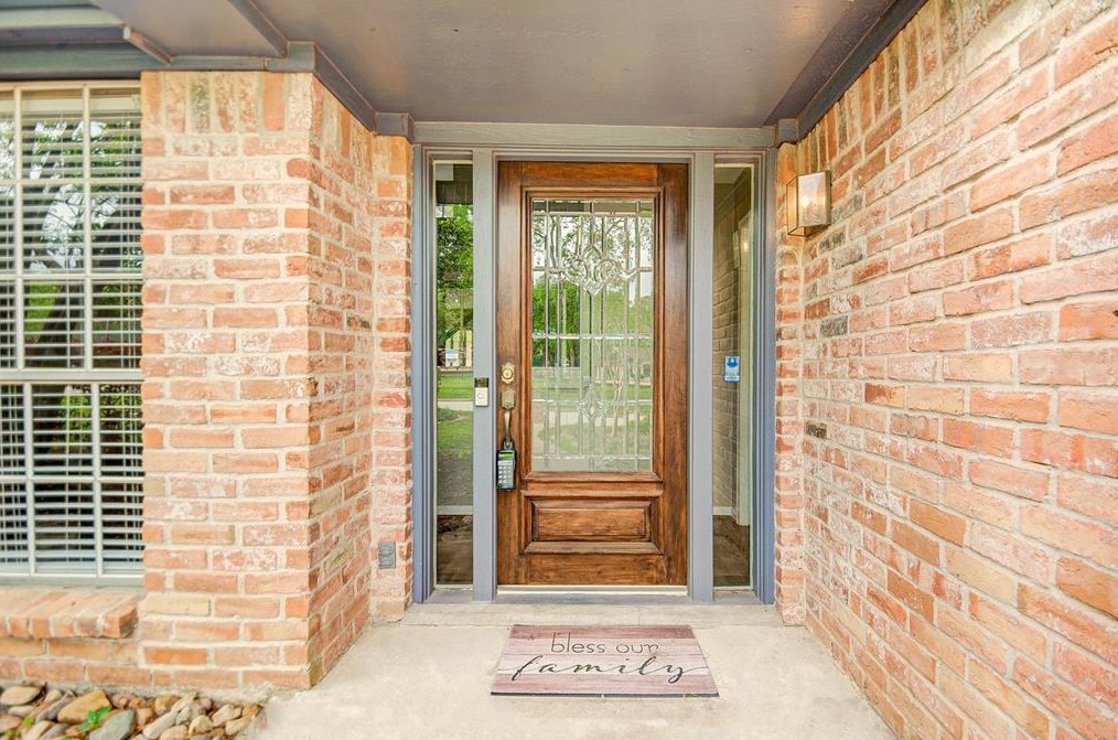 6206 Rippling Hollow Dr, Spring TX  77379-4275 exterior