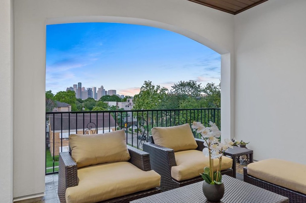 1712 Welch St, Houston, TX 77006-1733