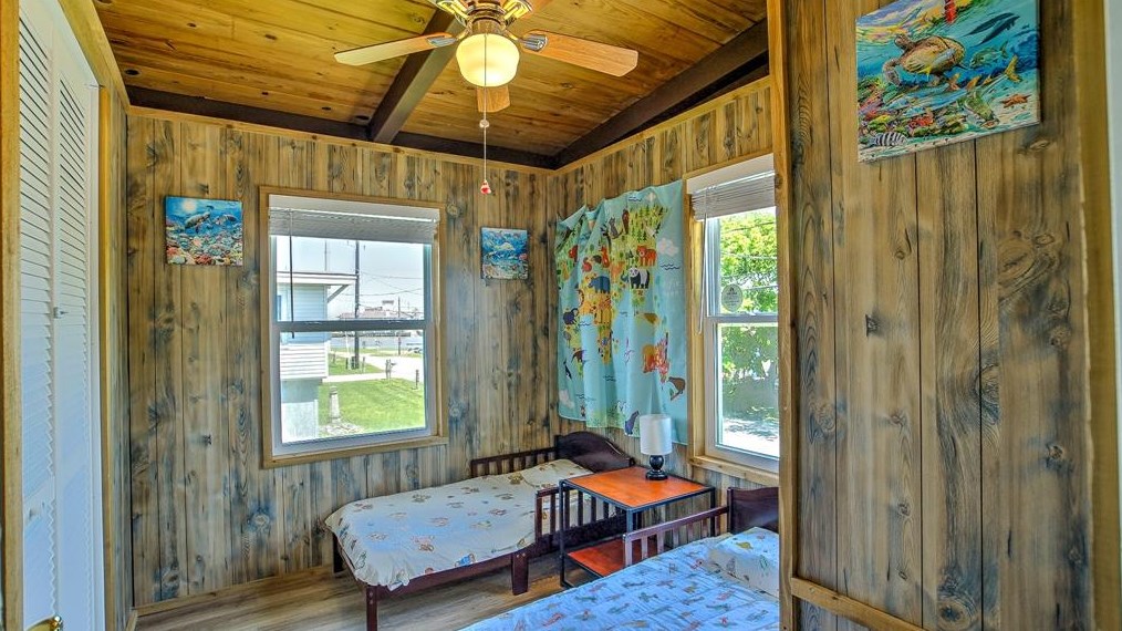 511 Galley Way, Jones Creek, TX 77541-7633