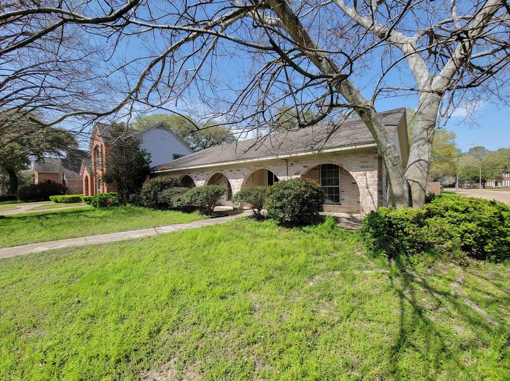 10702 Crestfield Ct, Houston, TX 77070