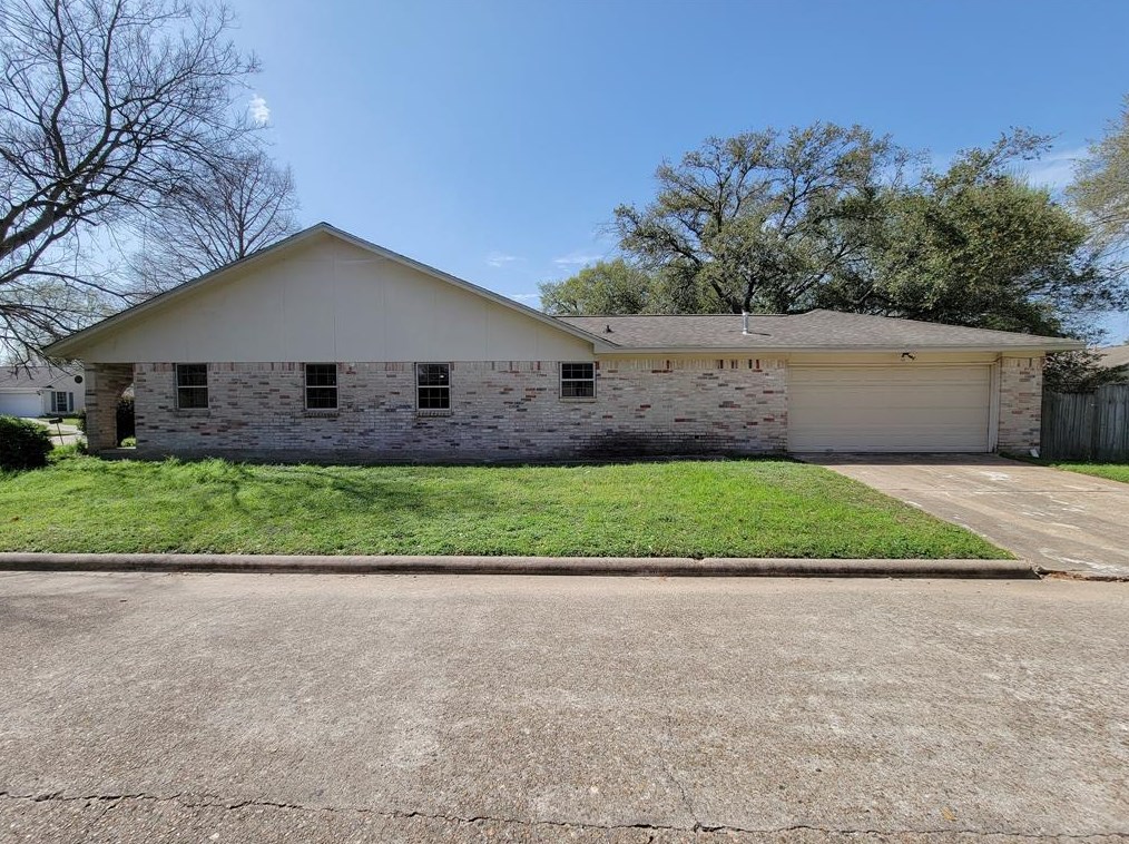 10702 Crestfield Ct, Houston TX  77070-3914 exterior