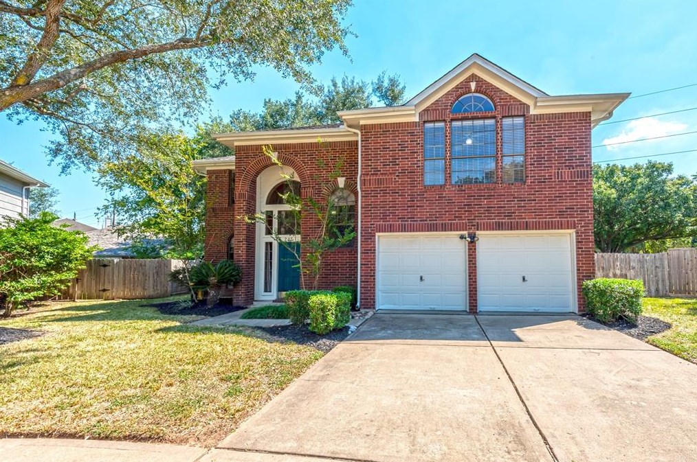 207 S Meadows Ct, Sugar Land, TX 77479