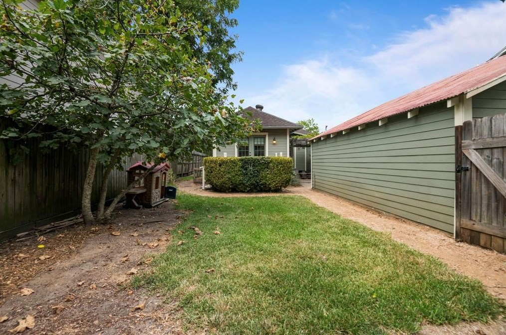 1516 Waverly, Houston TX  77007-1443 exterior