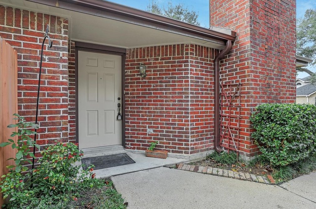 14127 Highcroft Dr, Houston, TX 77077