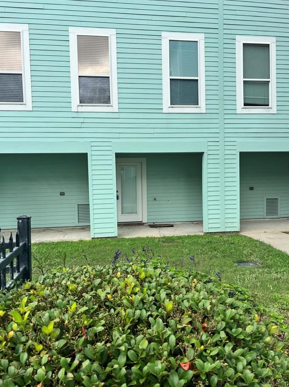 3100 75th St #7, Galveston, TX 77551
