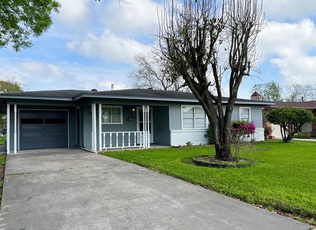 1918 14th Ave N, Texas City, TX 77590