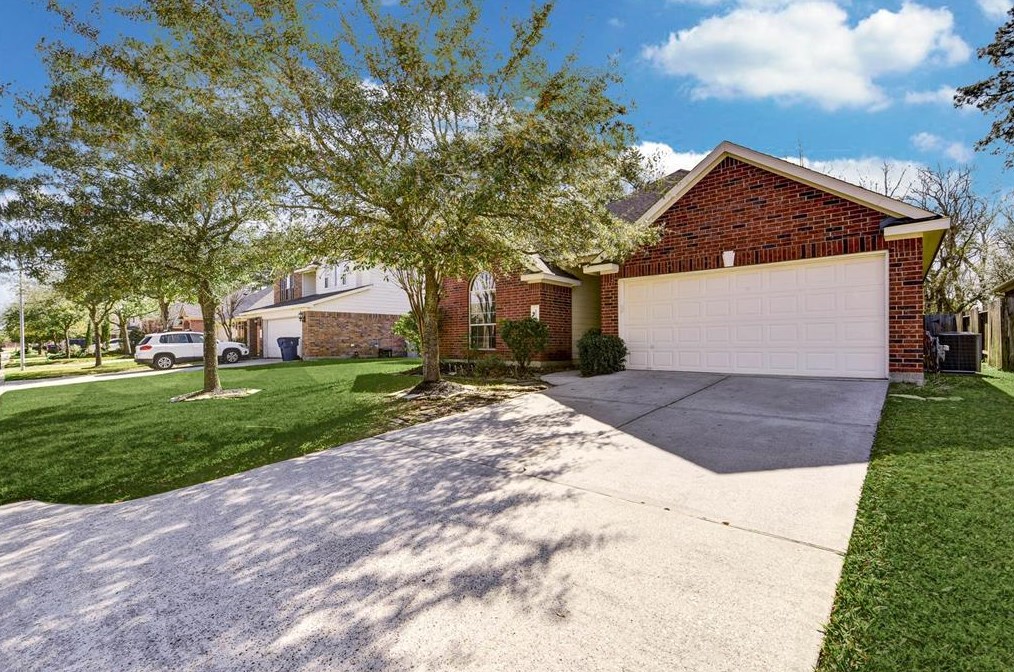 8323 Cove Timbers Ln, Tomball, TX 77375