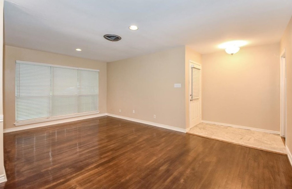 8818 Cadawac Rd, Houston TX  77074-6704 exterior