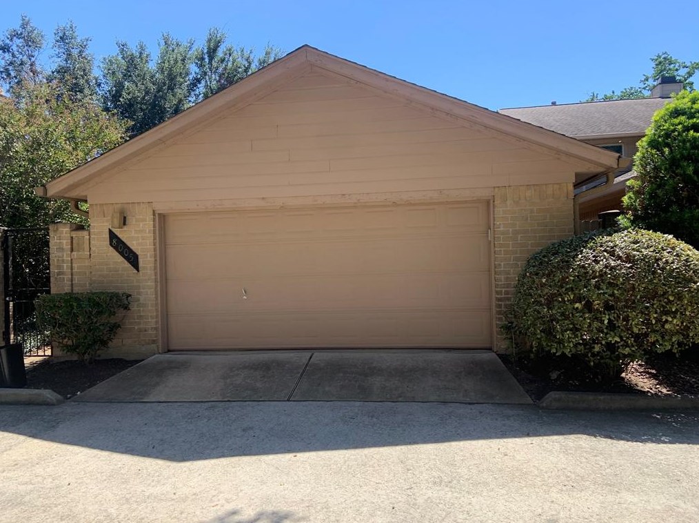 8005 Oakwood Forest Dr, Houston, TX 77040