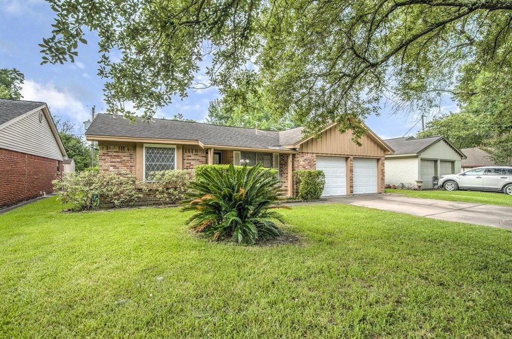 9619 Rockhurst Dr, Houston, TX 77080