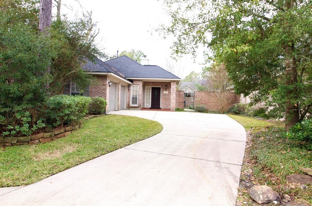 30 Vista Cove Cir, Spring, TX 77381-3635