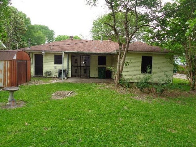 522 Barkley St, Houston TX  77022-3900 exterior