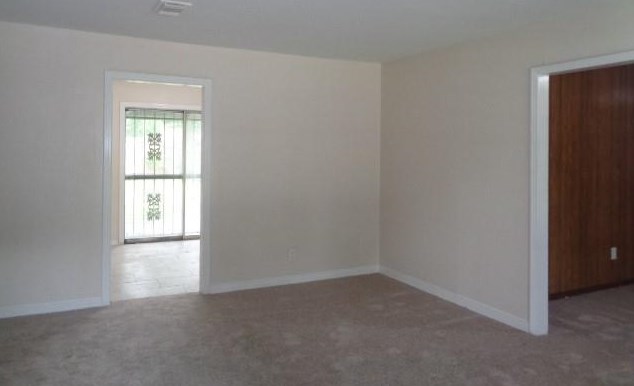 522 Barkley St, Houston, TX 77022-3954