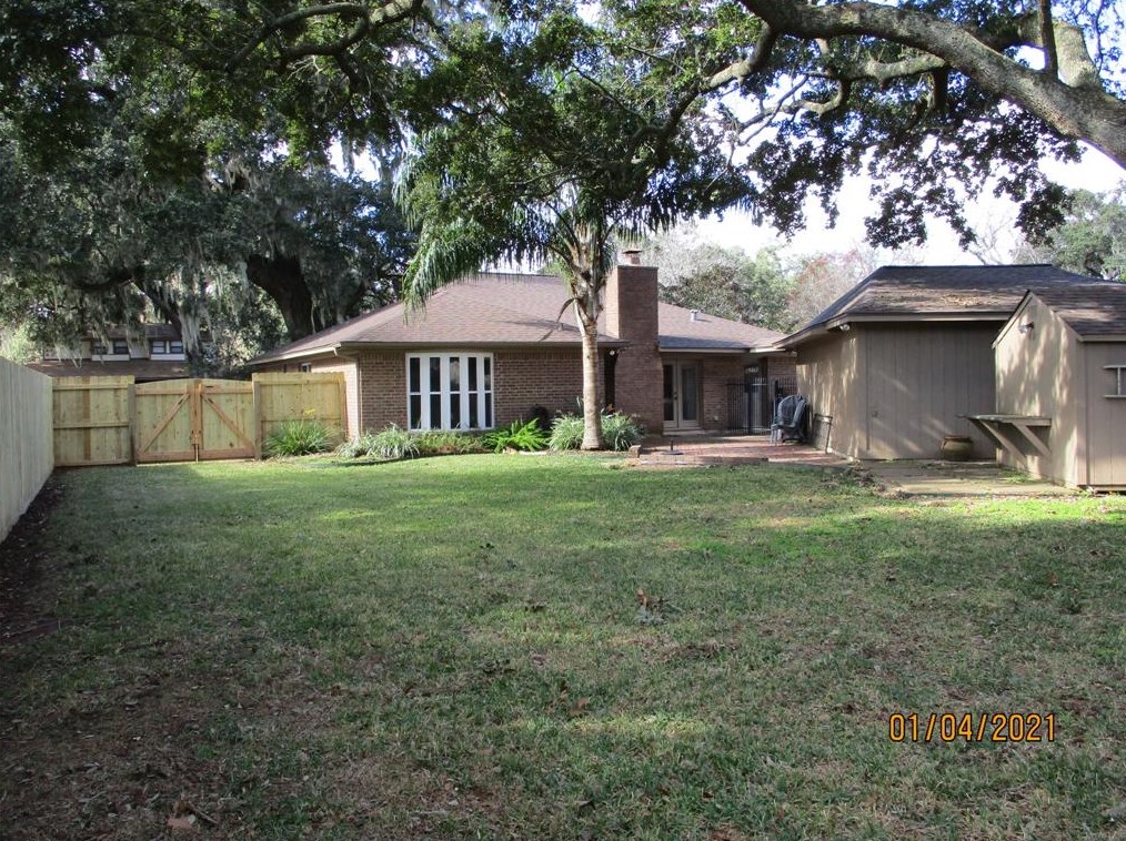 236 Huckleberry Dr, Richwood, TX 77566