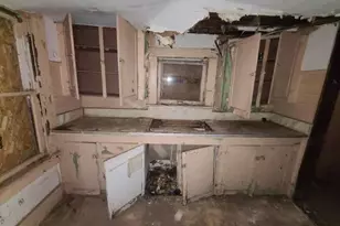 309 E Wharton Ave, Electra, TX 76360 - Photo 8