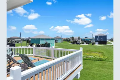 906 Westview, Crystal Beach, TX 77650 - Photo 14