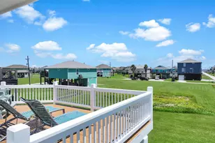 906 Westview, Crystal Beach, TX 77650 - Photo 14