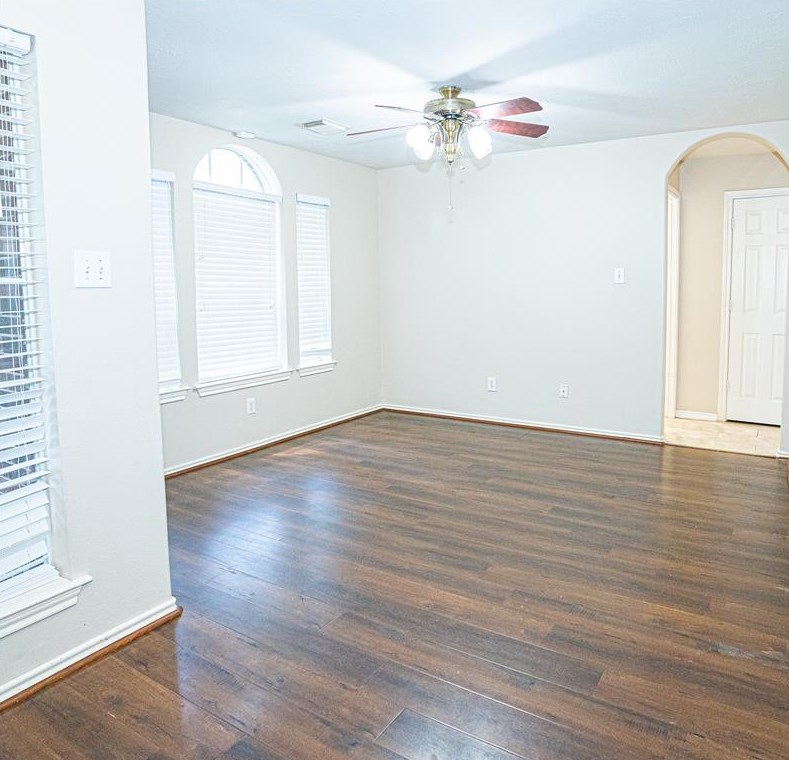 23 N Merryweather Cir, Conroe, TX 77384