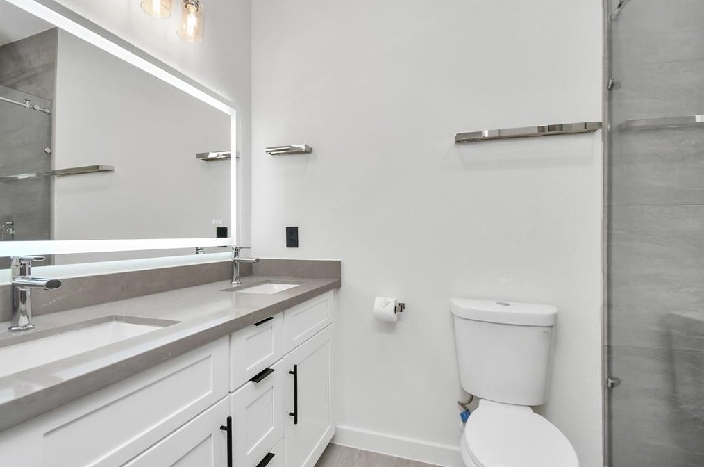 5017 Rapido Rd, Houston, TX 77033-2640