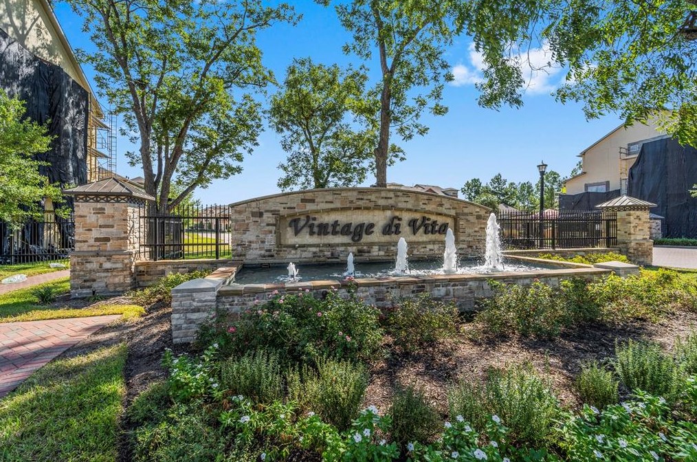 14509 Palazzo Dr, Houston, TX 77070-2151
