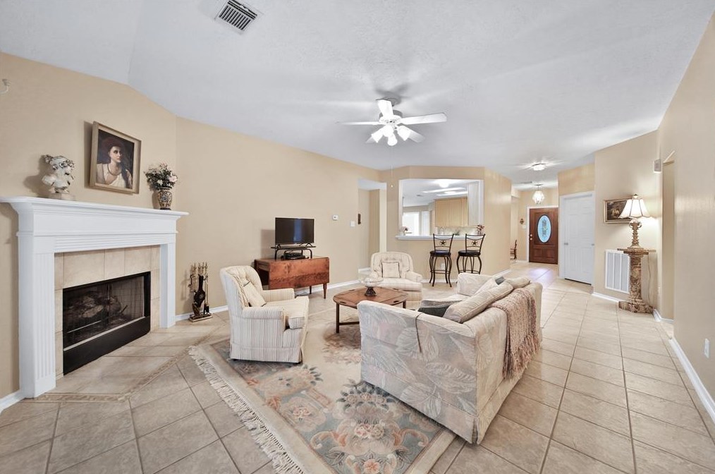 7 English Lavender Pl, Spring TX  77382-4804 exterior