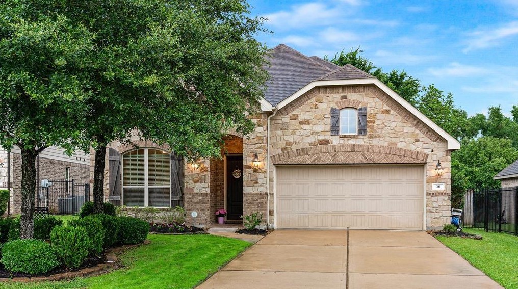 38 Estherwood Pl, Magnolia, TX 77354