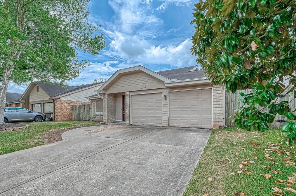 2306 Canebreak Xing, Sugar Land TX  77478-4357 exterior