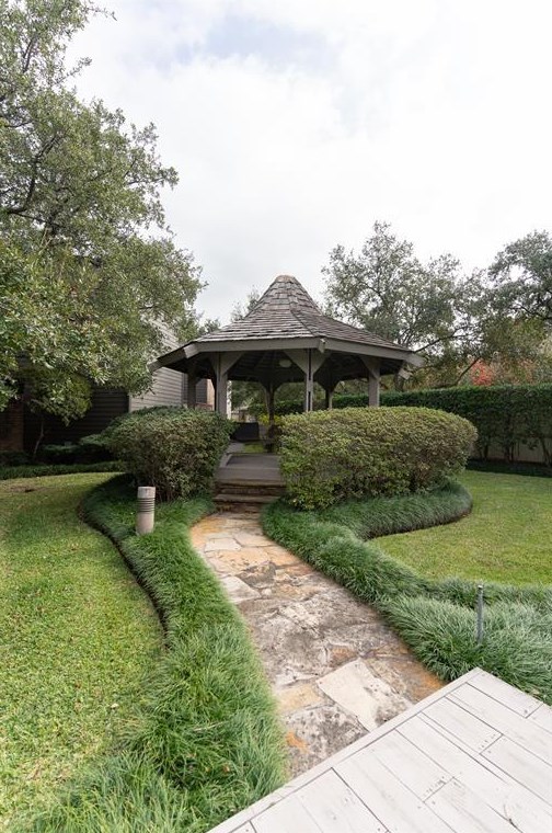 8800 Woodway Dr #10, Houston, TX 77063