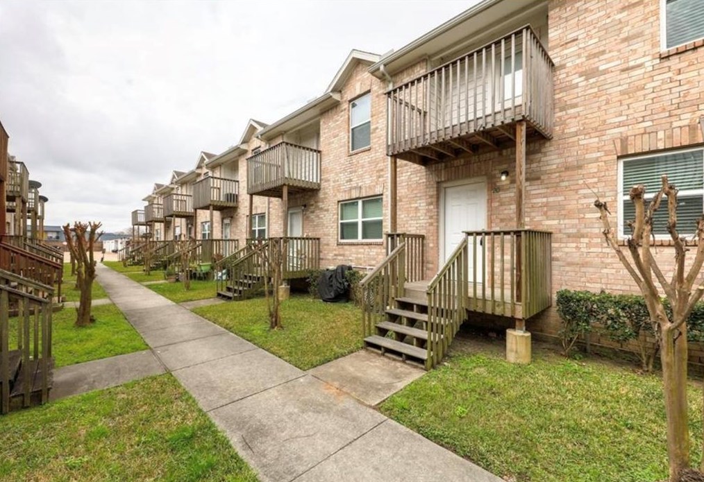 11905 Algonquin Dr, Houston, TX 77089-6357