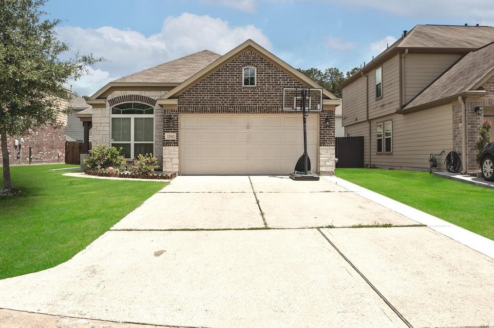 12042 Green Bluff Ct, Houston, TX 77044