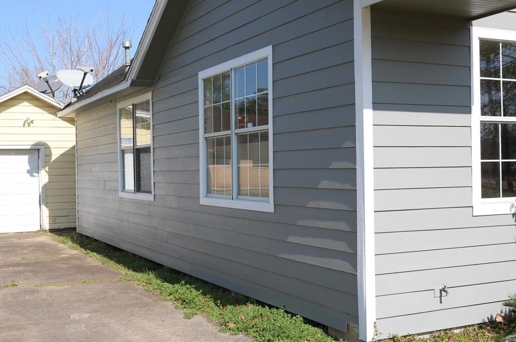 3015 8th St, Bay City, TX 77414-5434