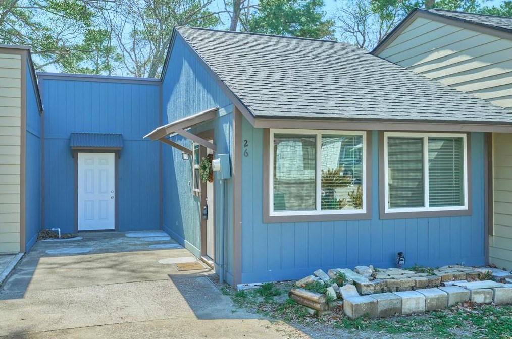 26 Harbour Row Dr, Stephen Creek, TX 77331