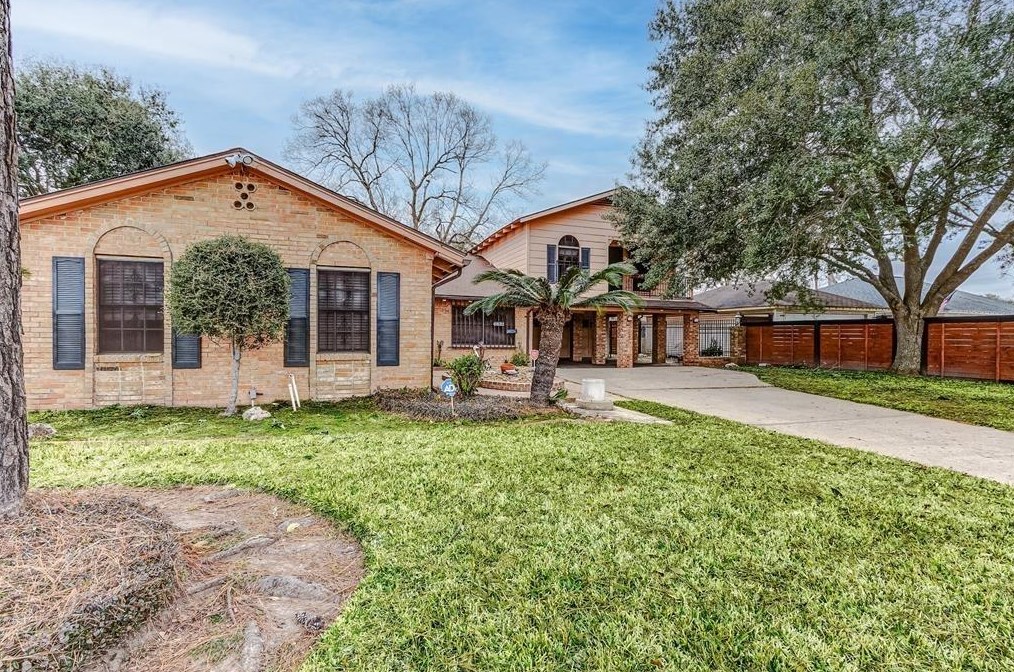 6831 Reed Rd, Houston TX  77087-6627 exterior