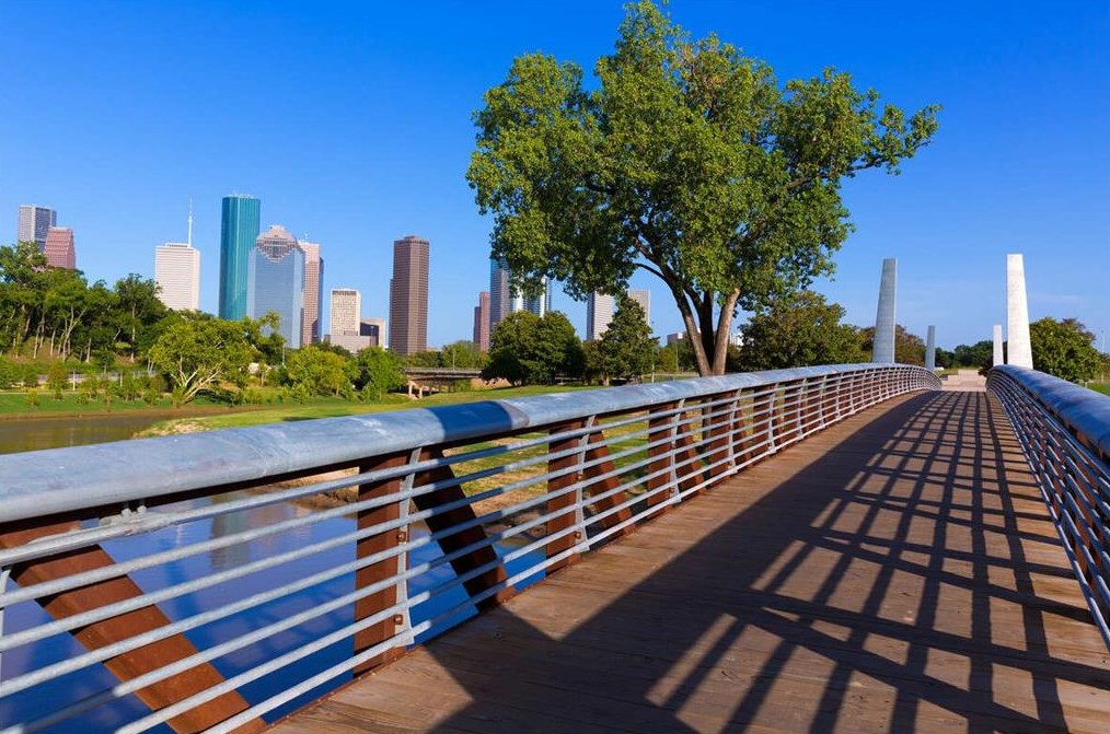 2505 Bering Dr, Houston TX  77057-4960 exterior