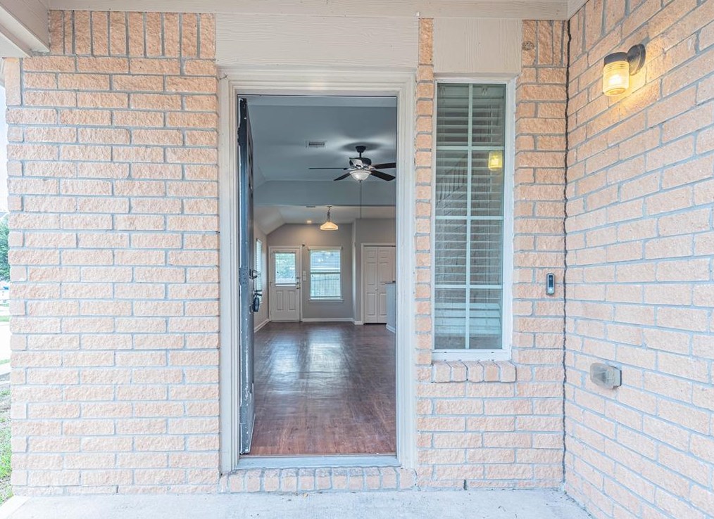 14950 Hidalgo Valley Ln, Houston TX  77090-2491 exterior
