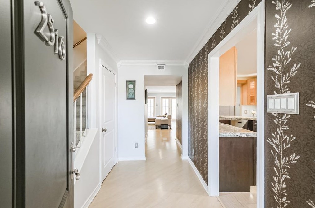 2516 Bering Dr, Houston TX  77057-4902 exterior