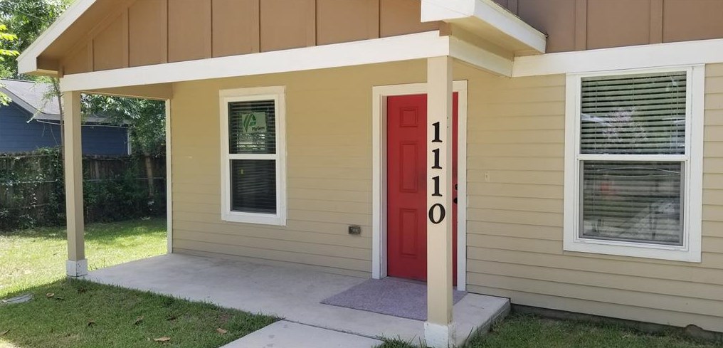1110 N 9th St, Conroe, TX 77301