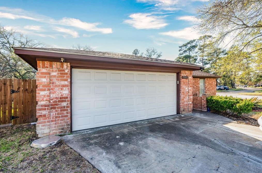 7102 Foxwood Forest Ct, Humble, TX 77338