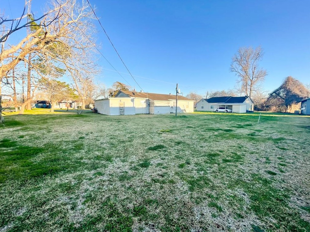 204 Market St, Wild Peach Village, TX 77422-8750