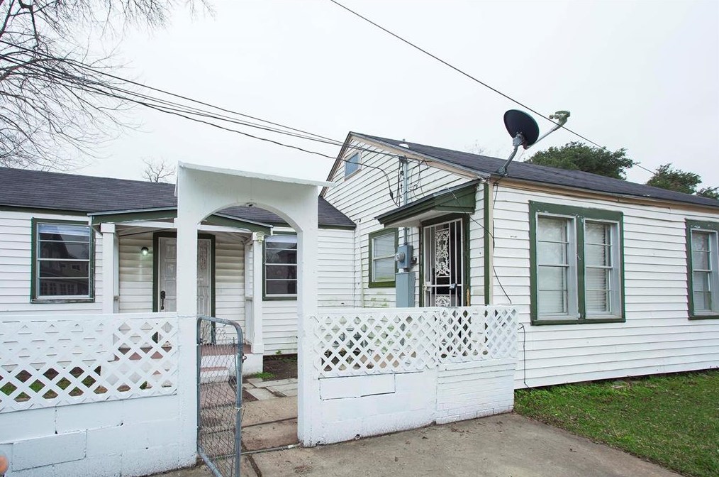 1103 E 25th St, Houston, TX 77009