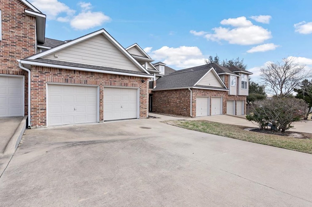 4303 Spring Hill Dr, College Station, TX 77845-8638