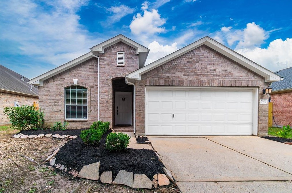 9219 Arrowhead Trace Ln, Houston, TX 77089-5833