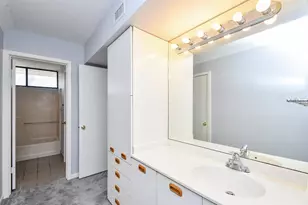 11747 Riverview Dr, Houston, TX 77077 - Photo 14