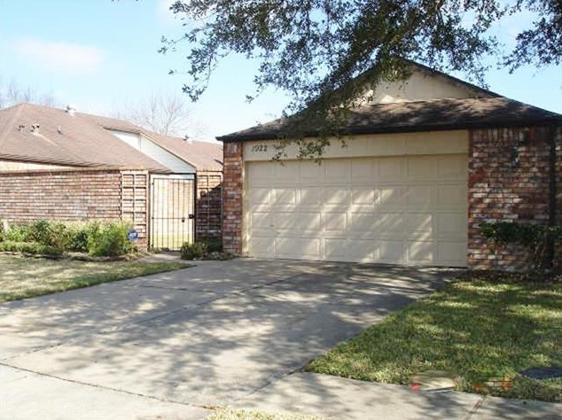 1922 Chattaroy Pl, Sugar Land TX  77478-2536 exterior