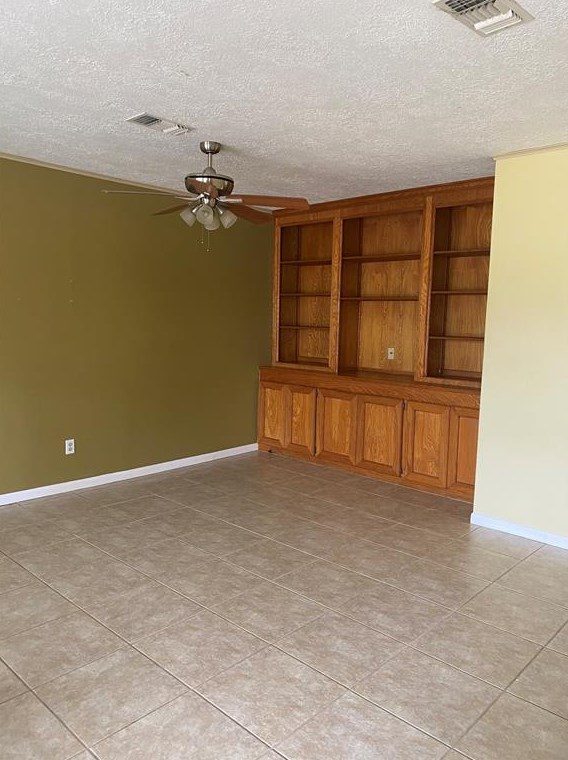 52 Campeche Cir, Galveston, TX 77554