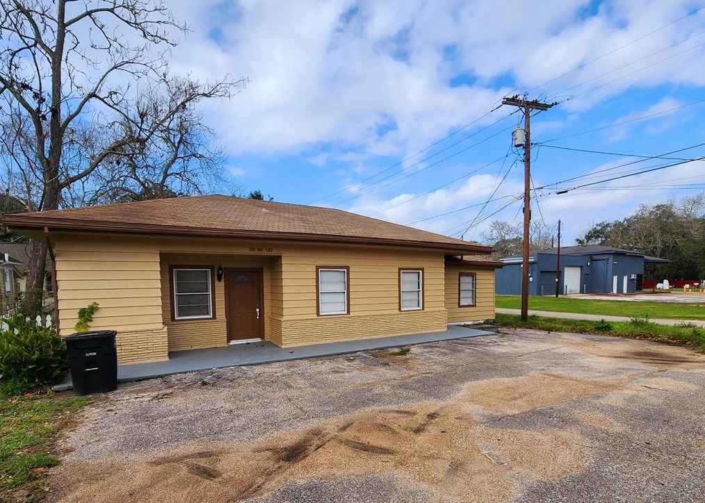 112 S Lee St, Alvin, TX 77511