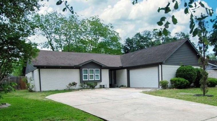 6711 Vialinda Dr, Houston, TX 77083-1150
